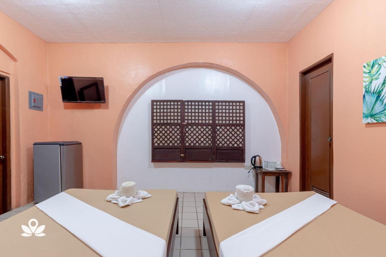 Zen Rooms Calle Crisologo Vigan Exteriör bild